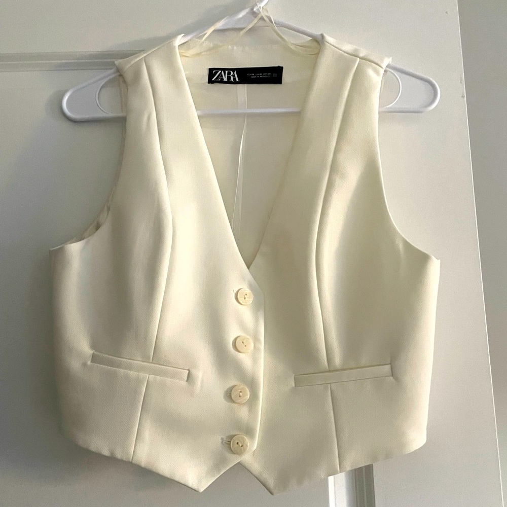 Zara waistcoat. Off- white. Size medium. Like new condition